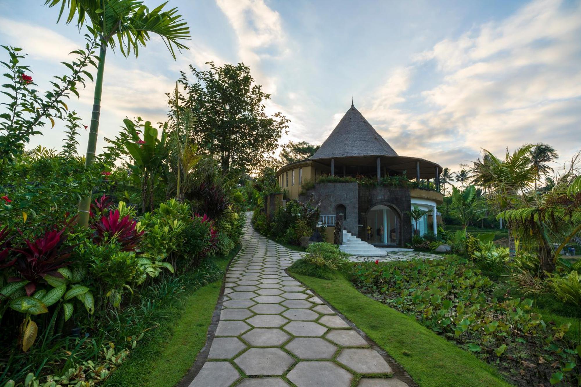 فندق وابا دي أومي سايدمين سيديمين المظهر الخارجي الصورة The path leading to the main villa at the resort